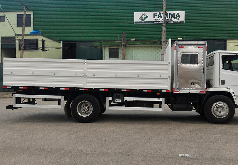 4truck-customizados-carrocerias-metalicas-granaleiras-mercedes-benz-1718-5