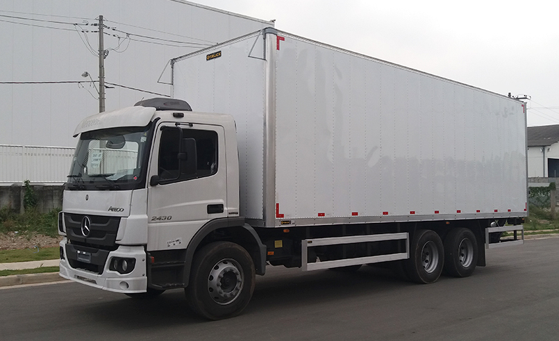 4truck-mercedes-benz-atego-2430-bau-liso-branco-2
