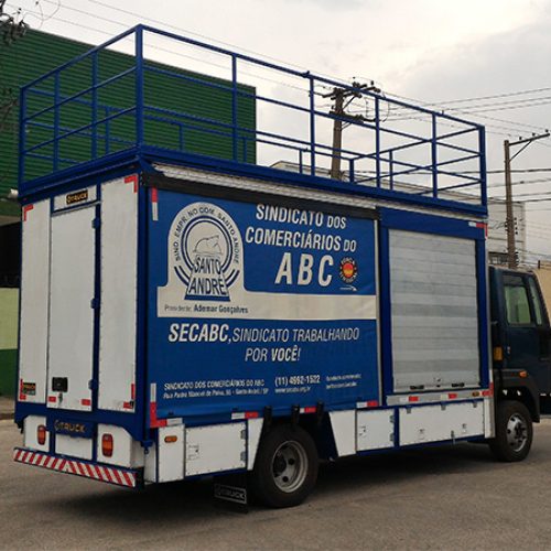 Mercedes passa a vender caminhões do Brasil aos árabes