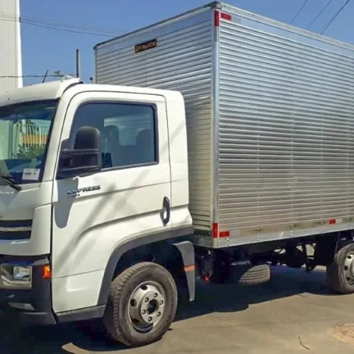 Caminhões de linha leve são fundamentais para o transporte urbano