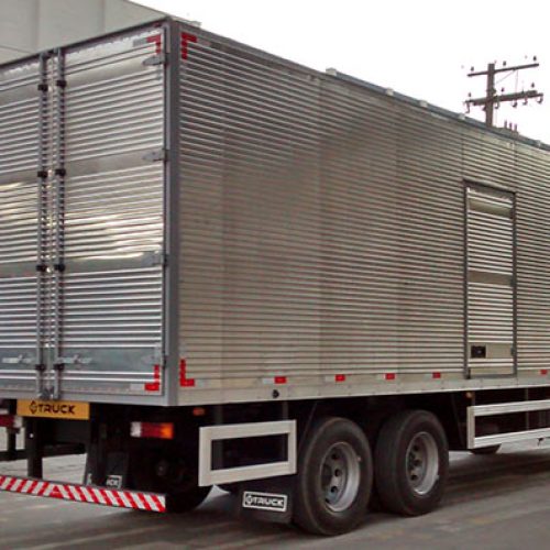 Na Europa MAN apresenta edição especial do caminhão TGX em comemoração ao aniversário de 100 anos da marca