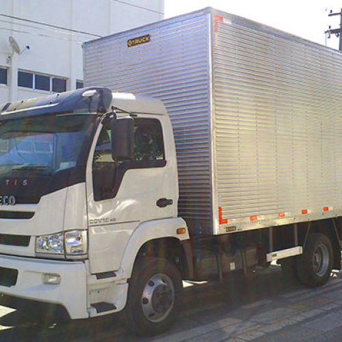 Mercedes-Benz vendeu 56.880 veículos comerciais no Brasil em 2014