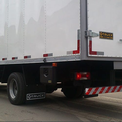 Volvo FH 16 transporta uma casa de 50 toneladas