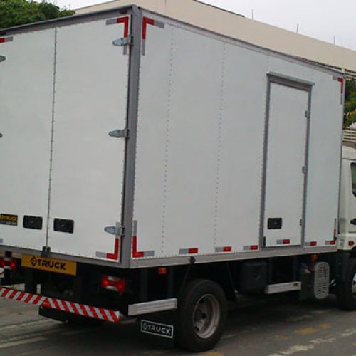 Mercedes inicia vendas de caminhões com freio a tambor
