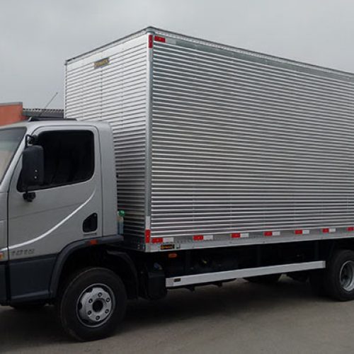 Cuidados ao comprar caminhões pela internet